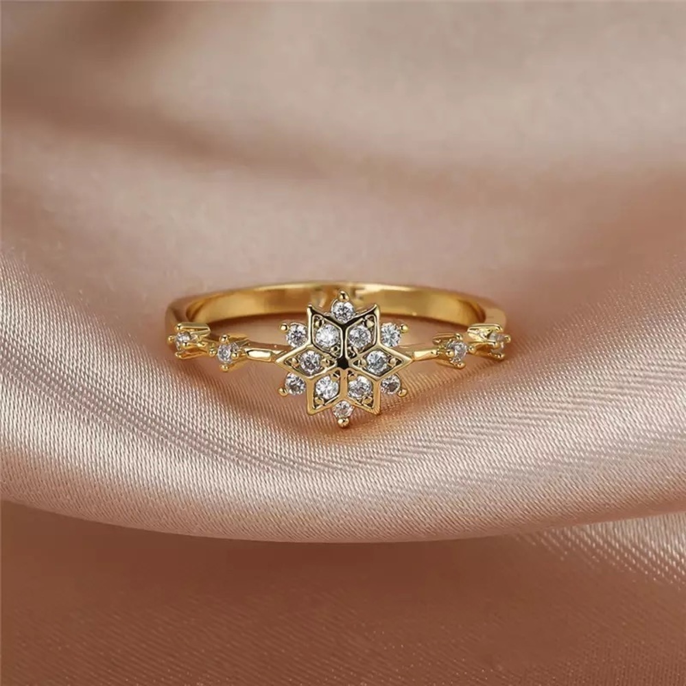 White Crystal Stone Zircon Thin Snowflake Ring - Picture 2 of 9